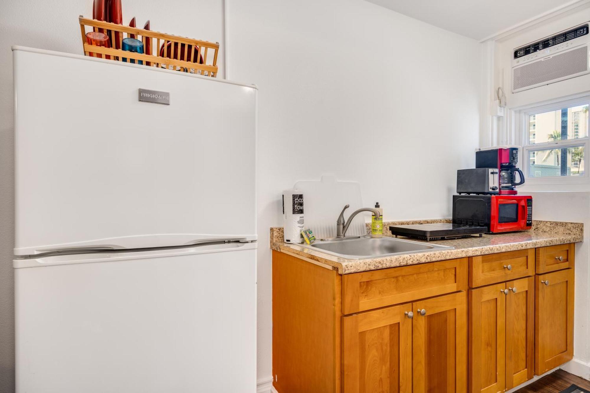 2413 Kuhio * Honolulu