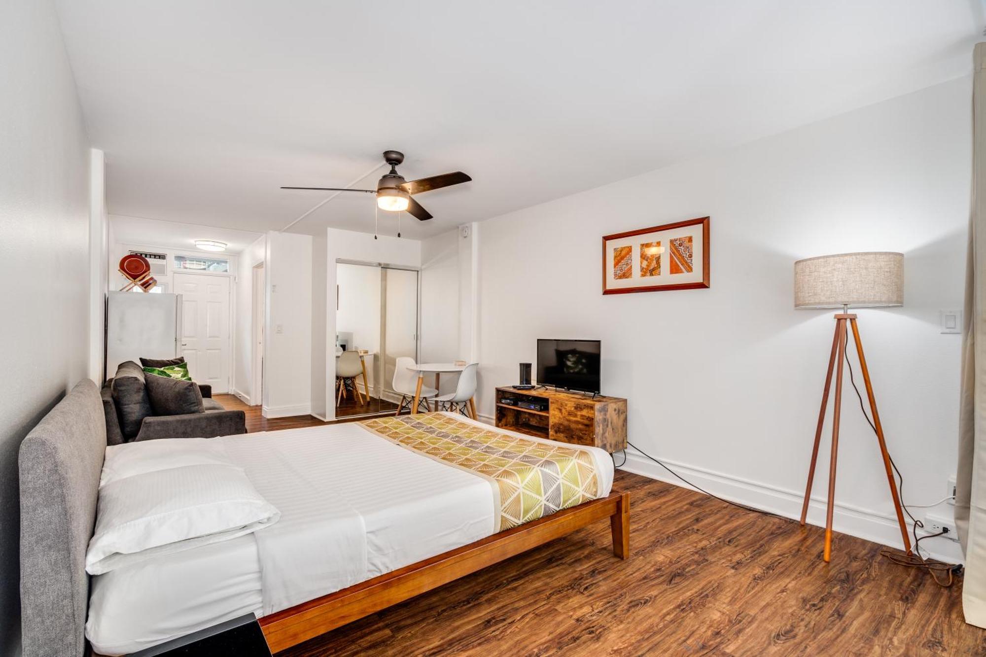 2413 Kuhio Apartment *