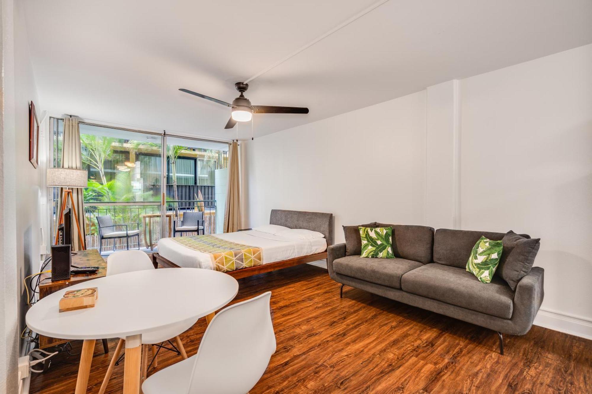Apartment 2413 Kuhio *